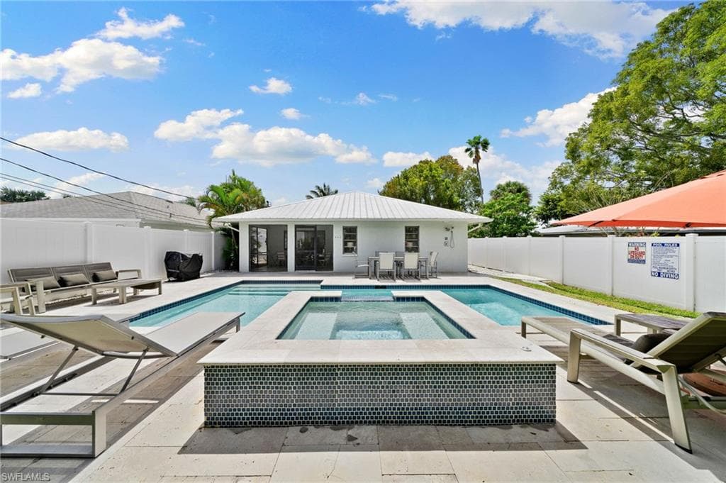 521 102nd Ave N, Naples, FL 34108-29