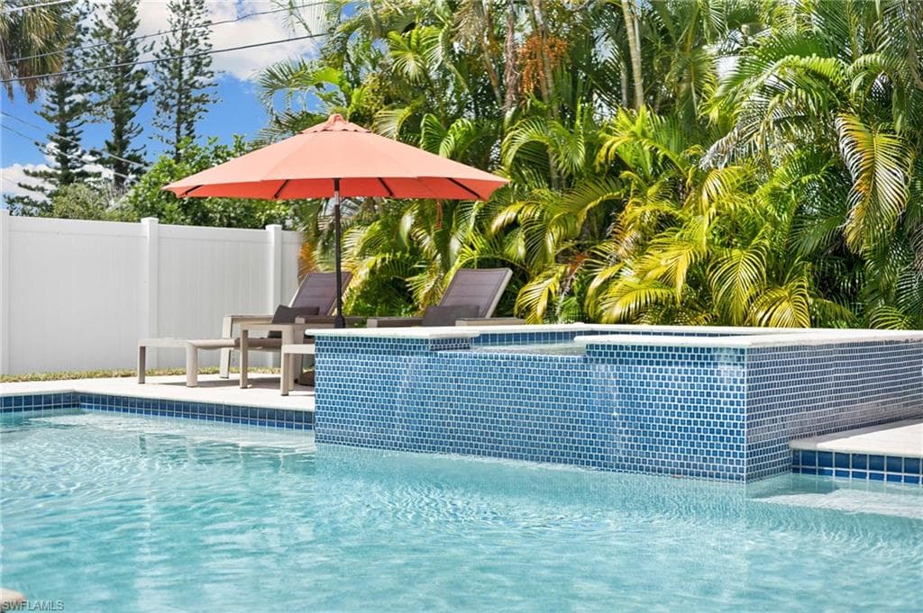 521 102nd Ave N, Naples, FL 34108-30