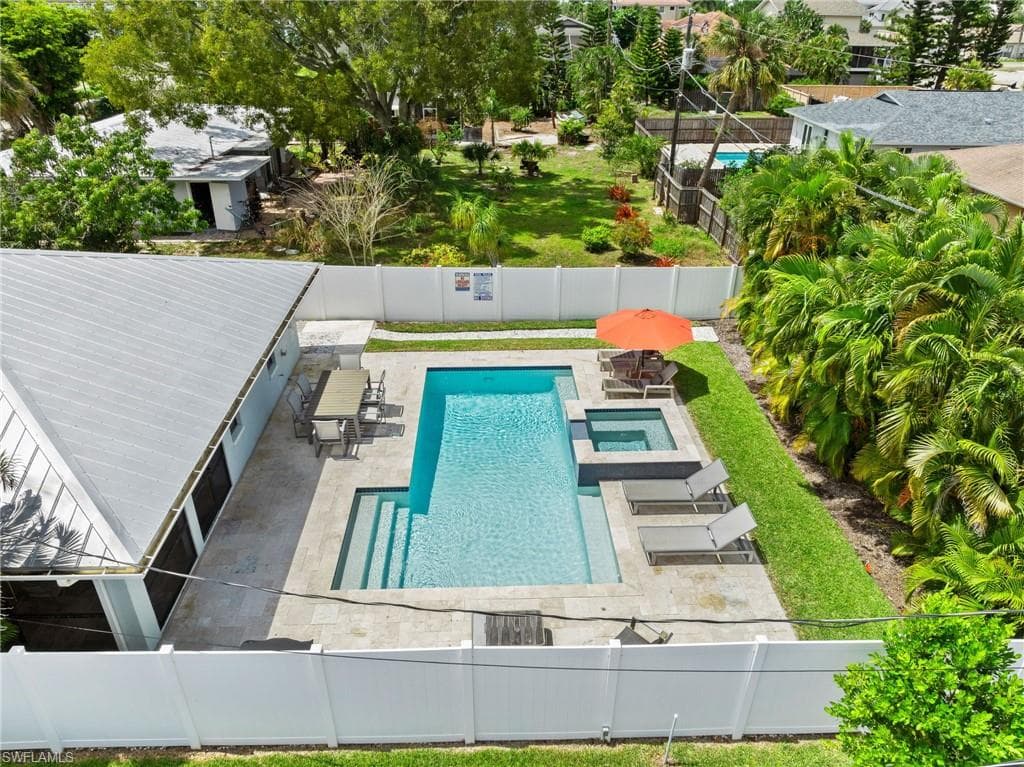 521 102nd Ave N, Naples, FL 34108-31