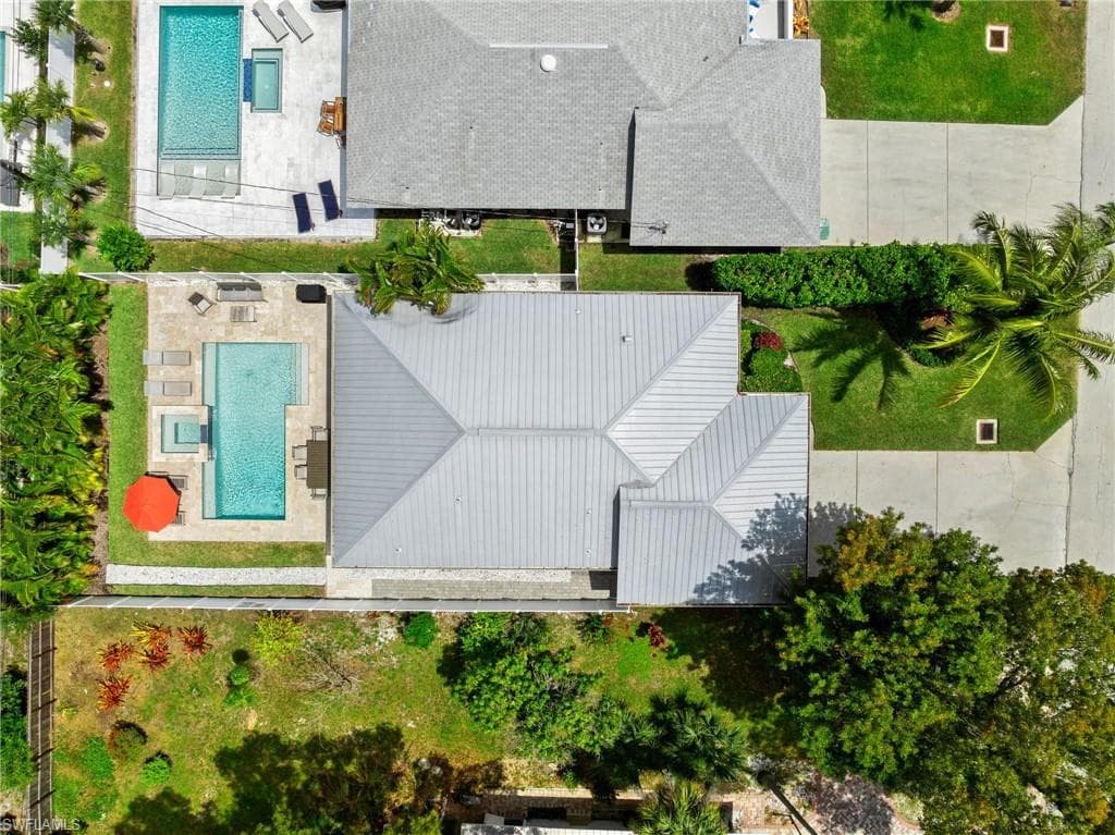 521 102nd Ave N, Naples, FL 34108-32