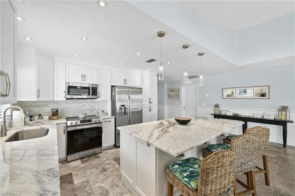 521 102nd Ave N, Naples, FL 34108-3