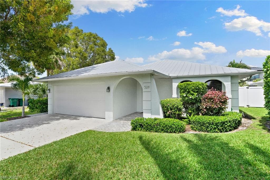 521 102nd Ave N, Naples, FL 34108-41