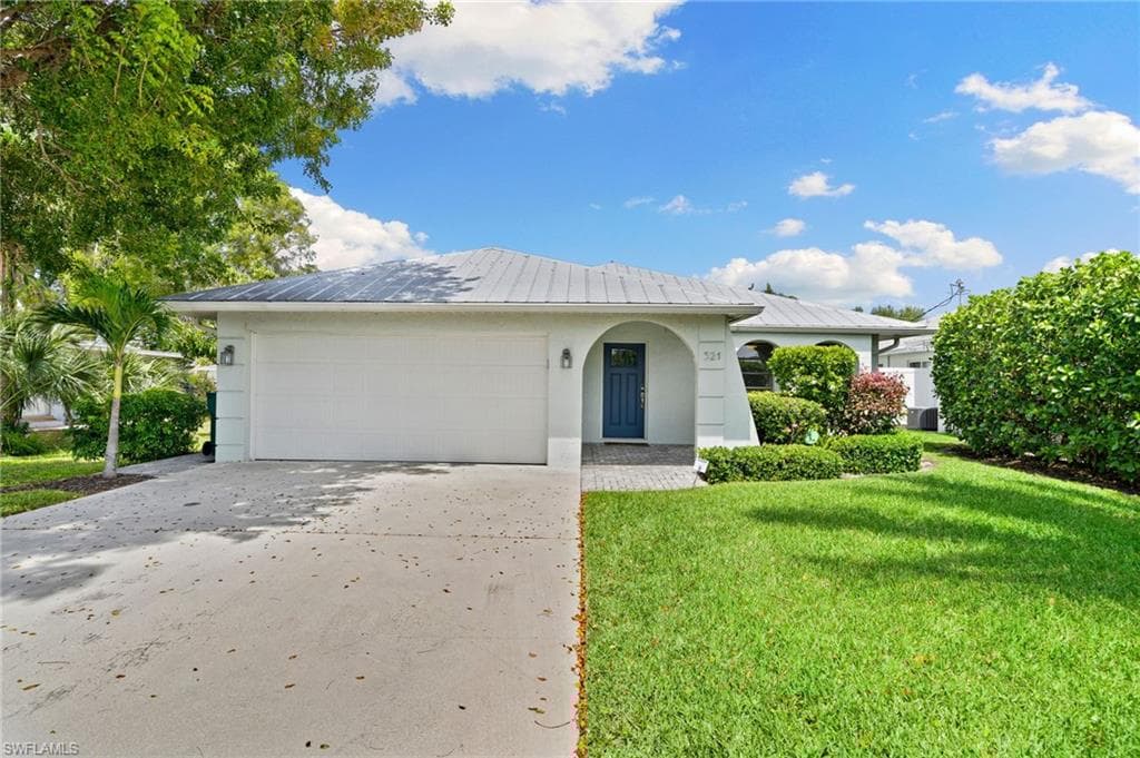 521 102nd Ave N, Naples, FL 34108-42