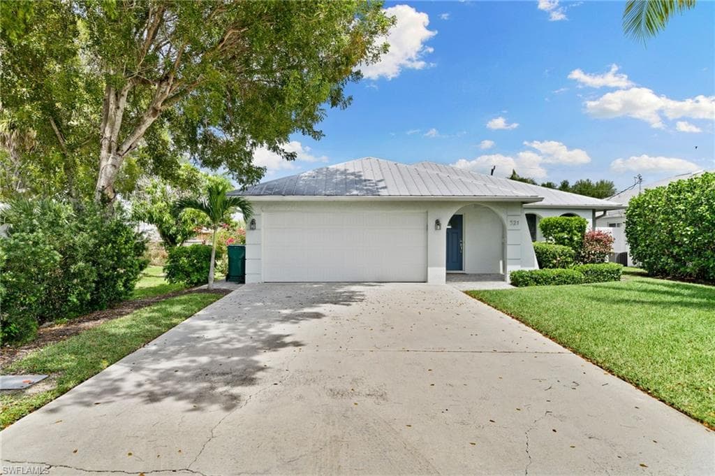 521 102nd Ave N, Naples, FL 34108-43
