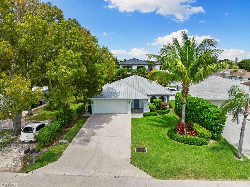 521 102nd Ave N, Naples, FL 34108-44