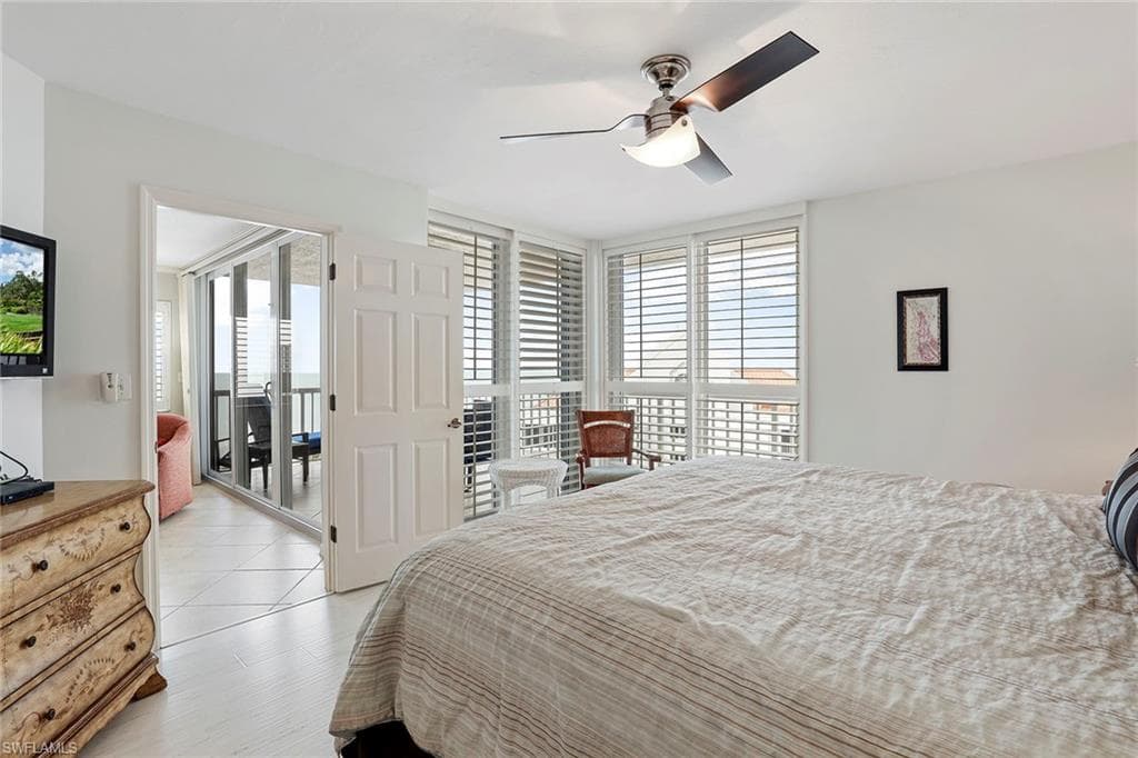 40 Seagate Dr 1201, Naples, FL 34103-9