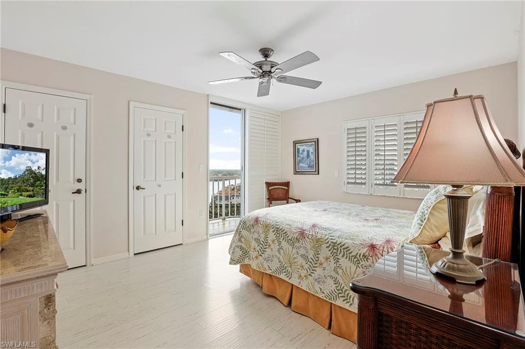 40 Seagate Dr 1201, Naples, FL 34103-11