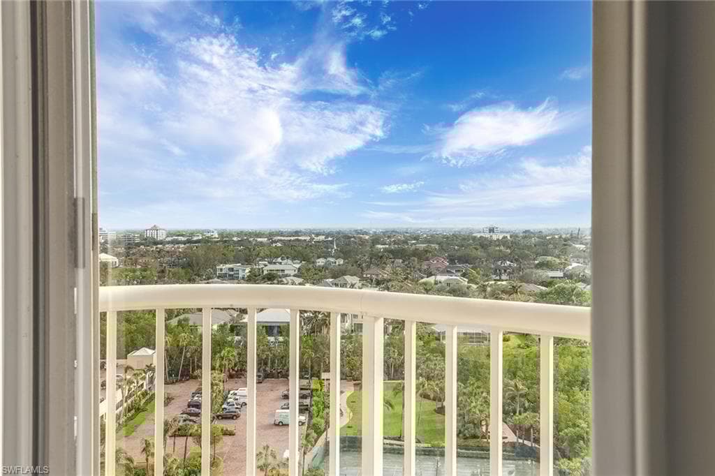 40 Seagate Dr 1201, Naples, FL 34103-14