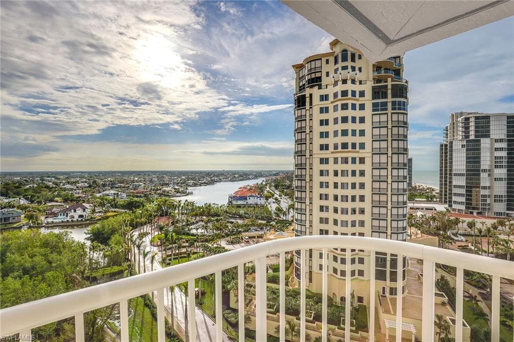 40 Seagate Dr 1201, Naples, FL 34103-15