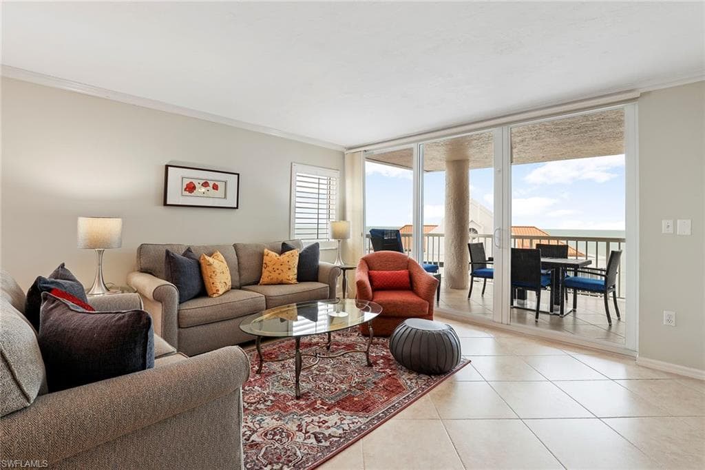 40 Seagate Dr 1201, Naples, FL 34103-4