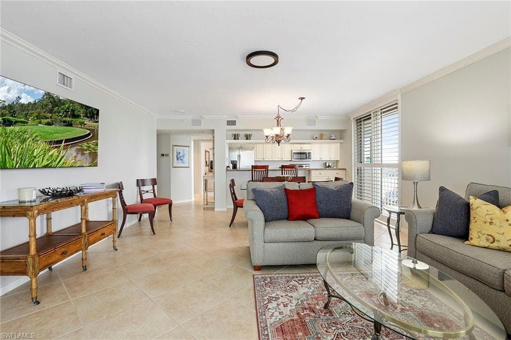 40 Seagate Dr 1201, Naples, FL 34103-5