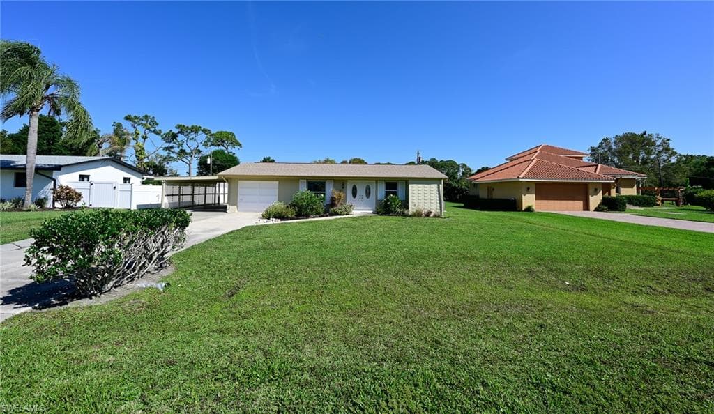 39 8th St, Bonita Springs, FL 34134-1