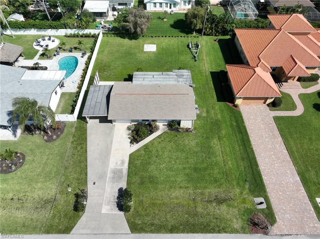 39 8th St, Bonita Springs, FL 34134-19