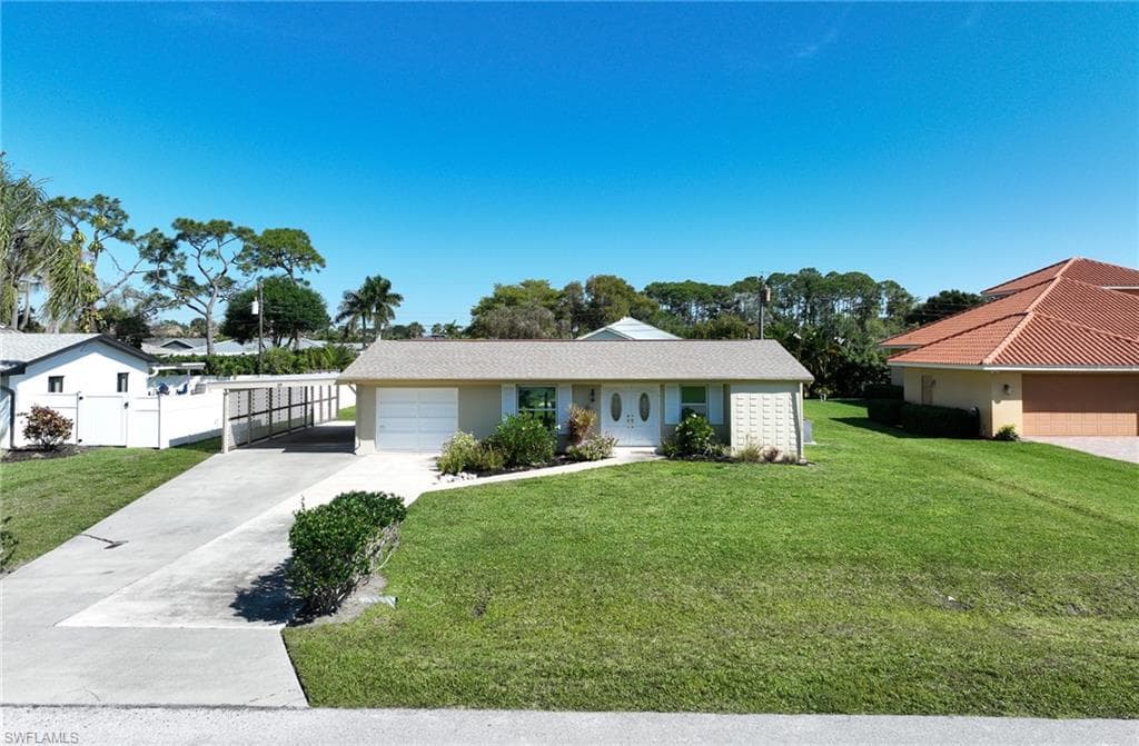 39 8th St, Bonita Springs, FL 34134-25