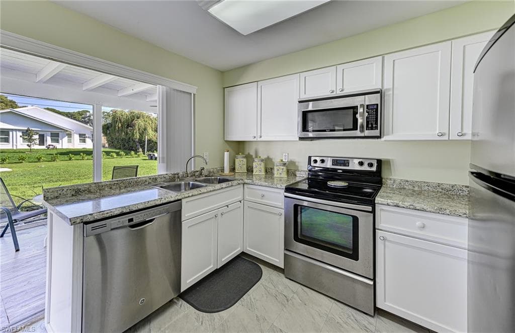 39 8th St, Bonita Springs, FL 34134-8