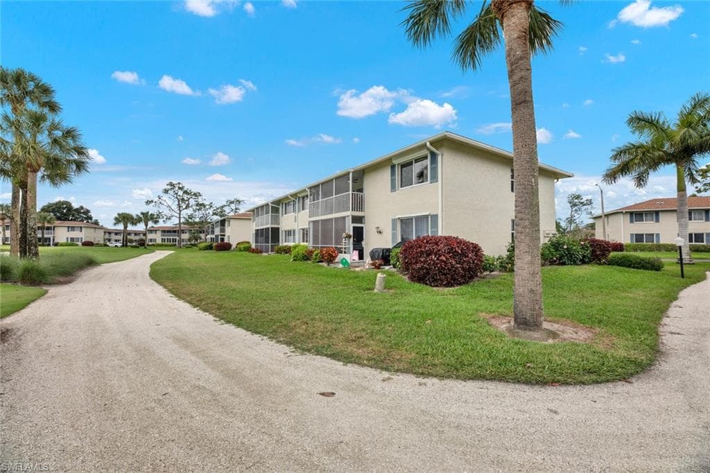 272 Winners Cir 4, Naples, FL 34112-32