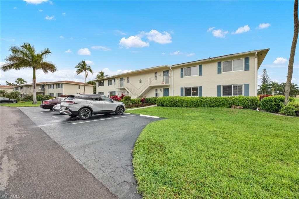 272 Winners Cir 4, Naples, FL 34112-35