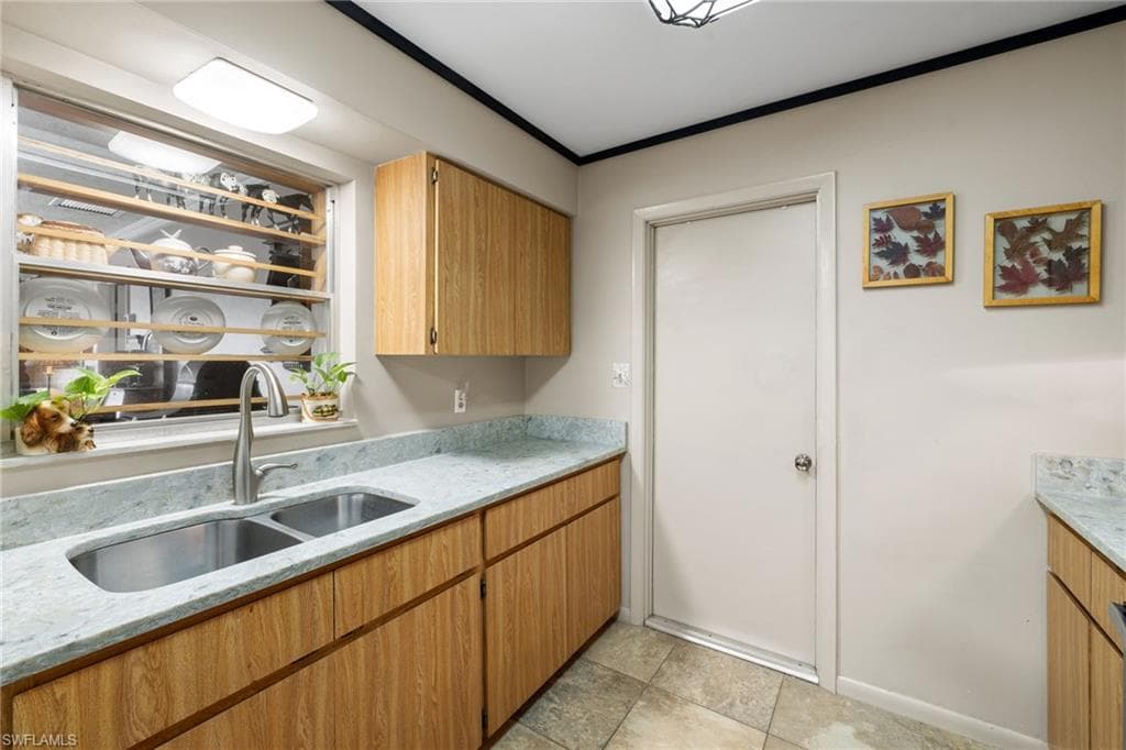 1240 Pompei Ln, Naples, FL 34103-12