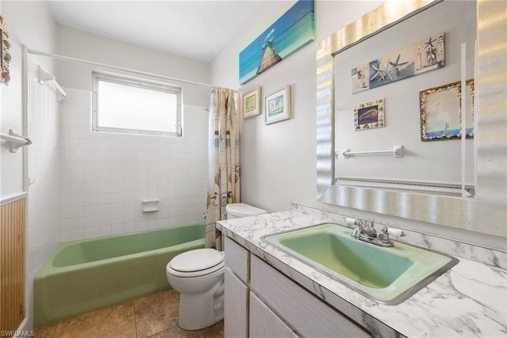 1240 Pompei Ln, Naples, FL 34103-17