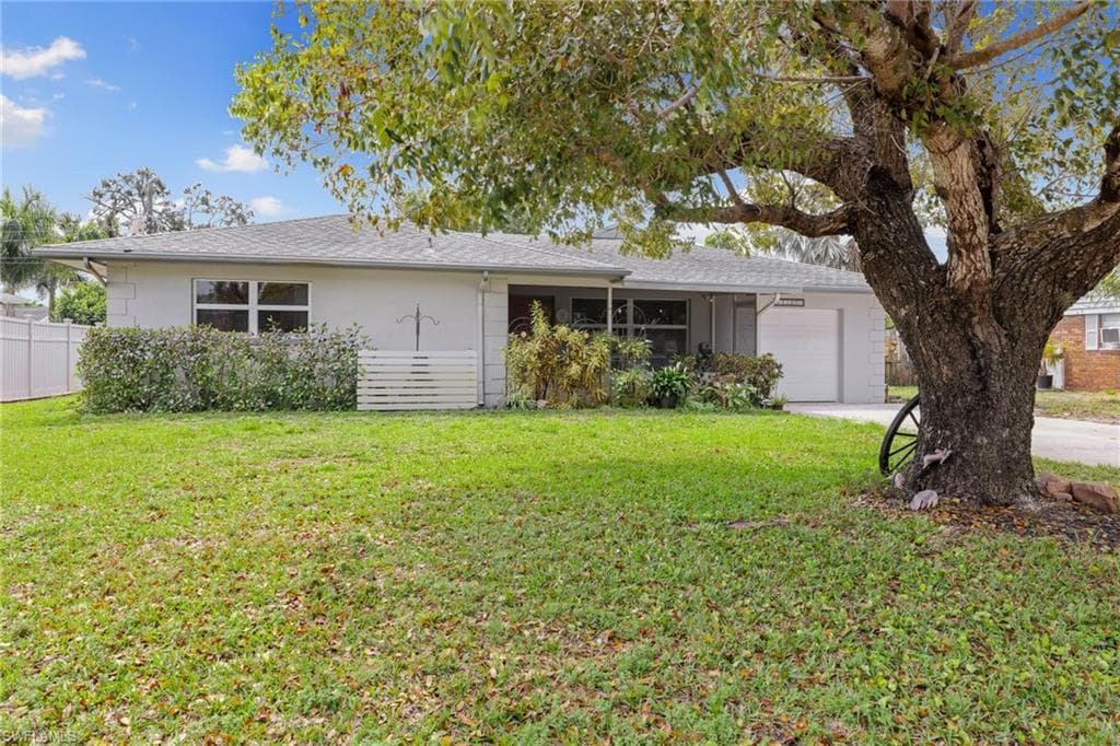 1240 Pompei Ln, Naples, FL 34103-1