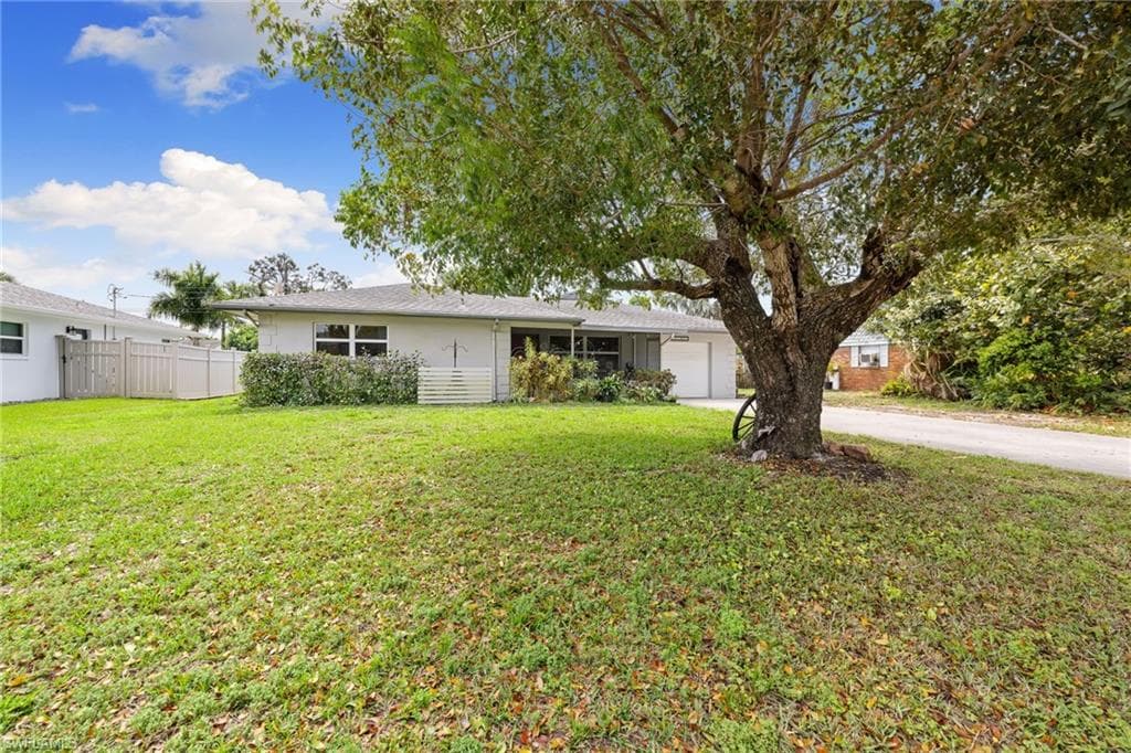1240 Pompei Ln, Naples, FL 34103-23
