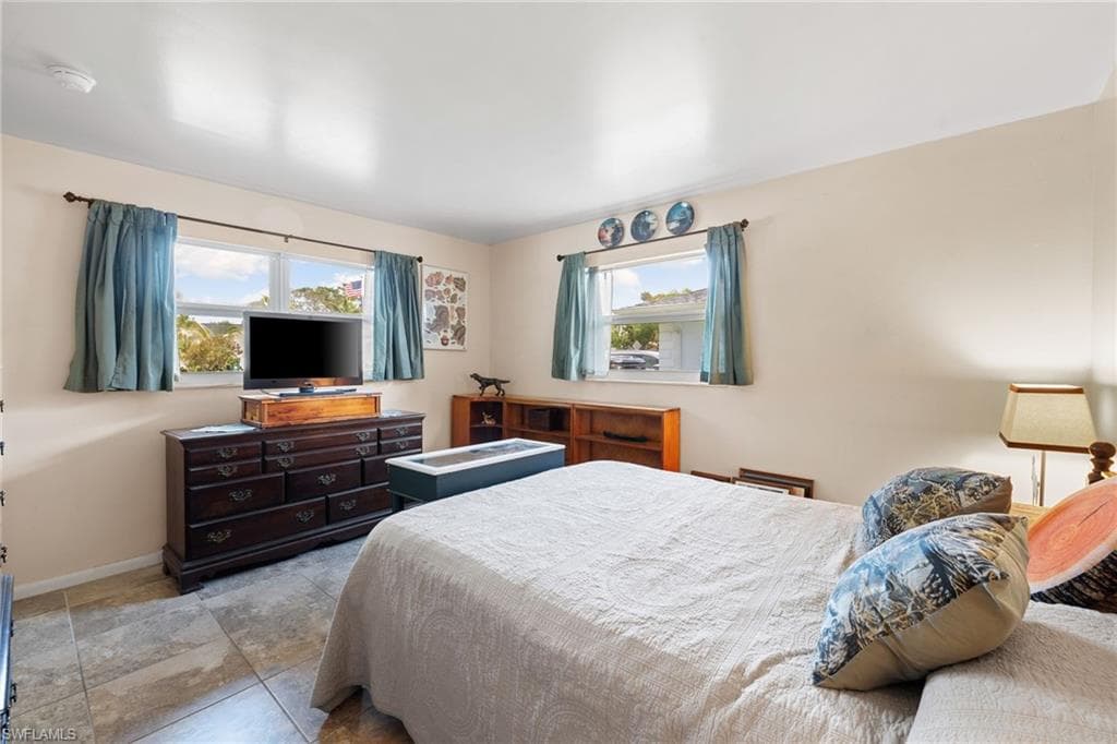 1240 Pompei Ln, Naples, FL 34103-4