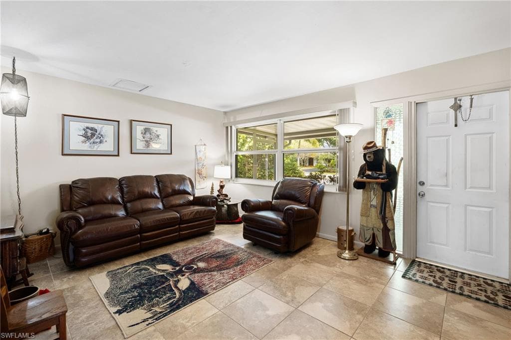 1240 Pompei Ln, Naples, FL 34103-8