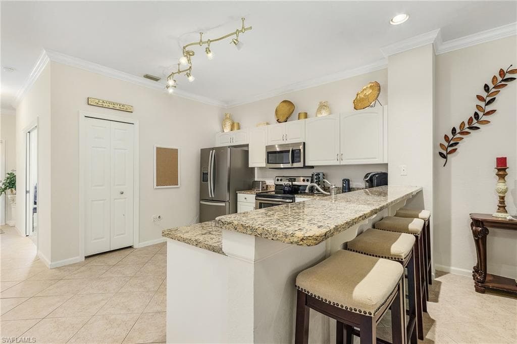10040 Heather Ln 1404, Naples, FL 34119-8