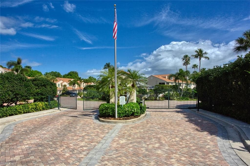 8365 Excalibur Cir K6, Naples, FL 34108-23