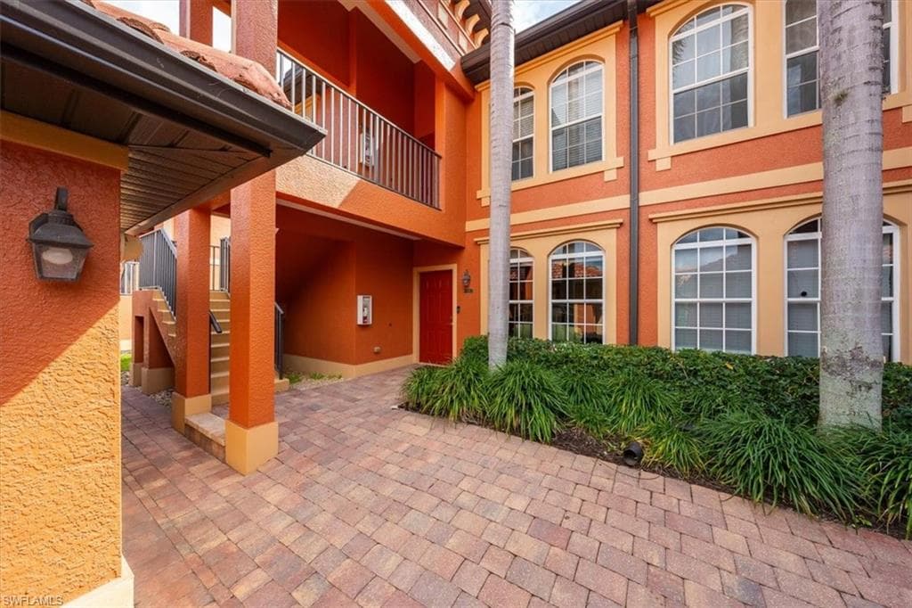10024 Heather Ln 1001, Naples, FL 34119-1