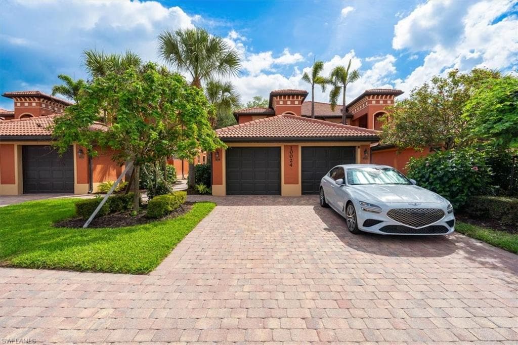 10024 Heather Ln 1001, Naples, FL 34119-3