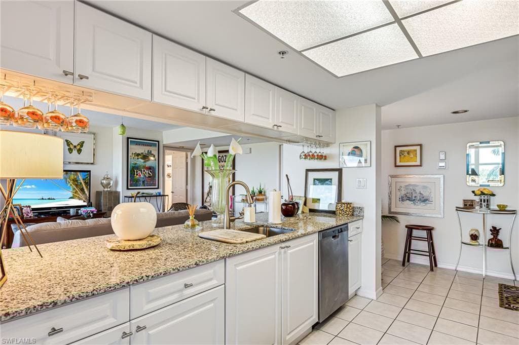 6573 Marissa Loop 303, Naples, FL 34108-10