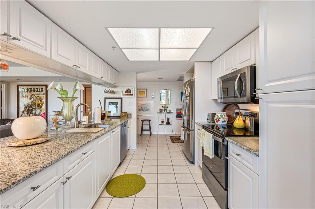 6573 Marissa Loop 303, Naples, FL 34108-11