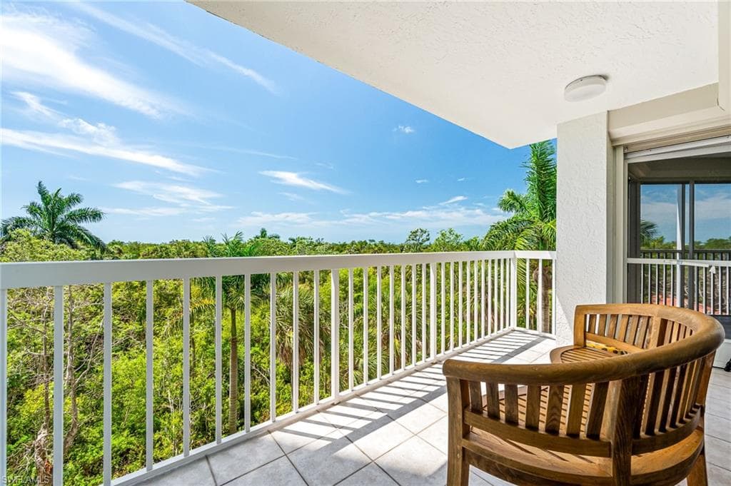 6573 Marissa Loop 303, Naples, FL 34108-15