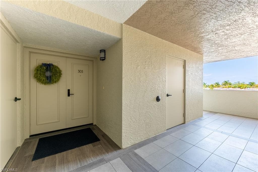 6573 Marissa Loop 303, Naples, FL 34108-21
