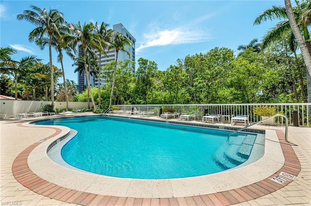 6573 Marissa Loop 303, Naples, FL 34108-24