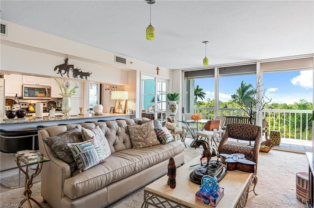 6573 Marissa Loop 303, Naples, FL 34108-4