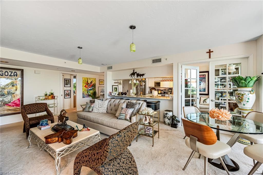 6573 Marissa Loop 303, Naples, FL 34108-8