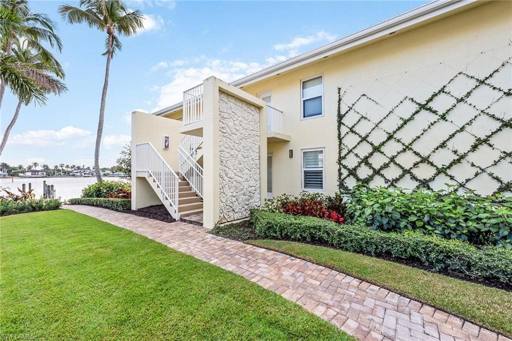 2850 Gulf Shore Blvd N 102, Naples, FL 34103-20