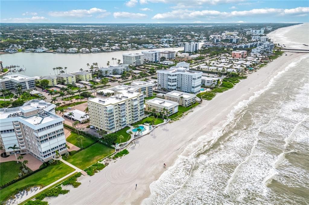 2850 Gulf Shore Blvd N 102, Naples, FL 34103-27