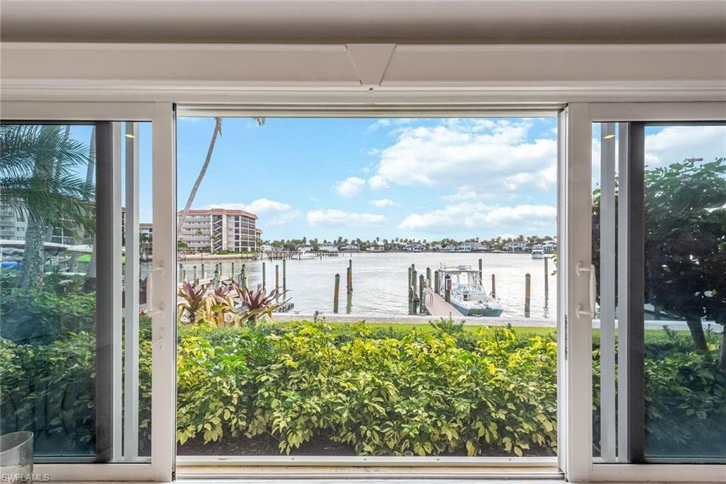 2850 Gulf Shore Blvd N 102, Naples, FL 34103-1