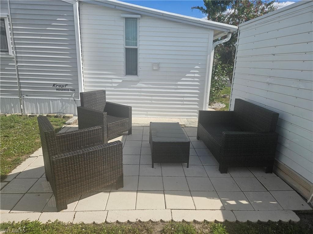 4 Onyx Dr 4-o, Naples, FL 34114-17