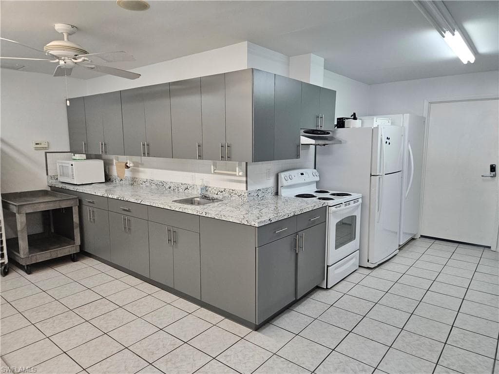 4 Onyx Dr 4-o, Naples, FL 34114-22