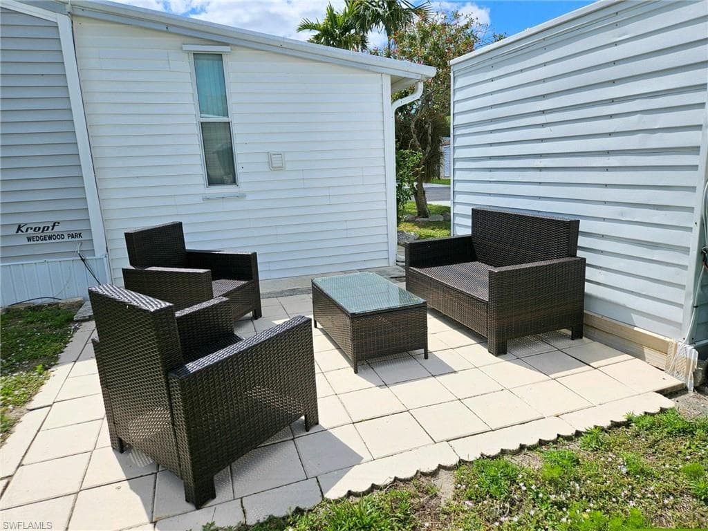 4 Onyx Dr 4-o, Naples, FL 34114-37
