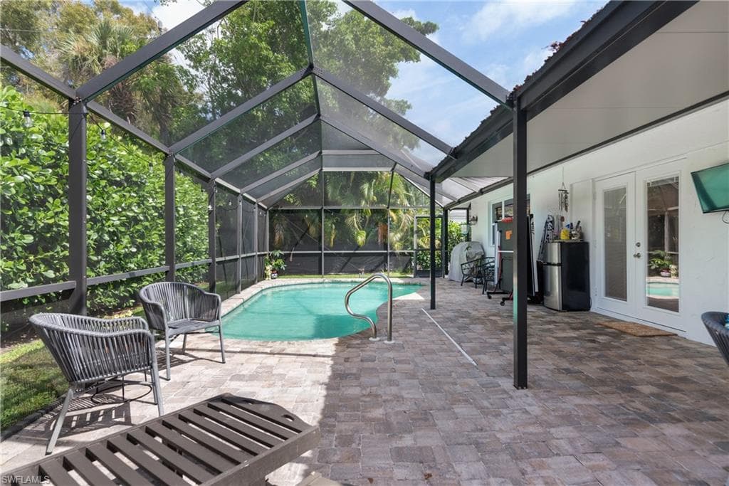 237 Burning Tree Dr, Naples, FL 34105-26