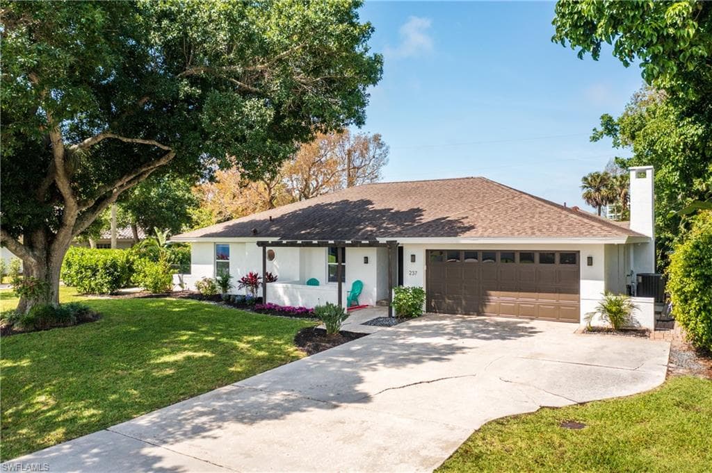 237 Burning Tree Dr, Naples, FL 34105-2