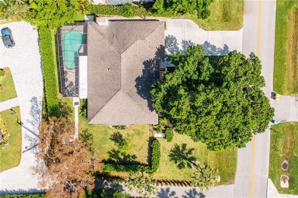 237 Burning Tree Dr, Naples, FL 34105-32