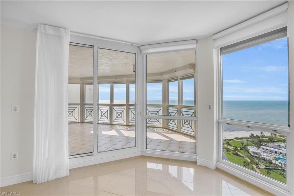 4021 Gulf Shore Blvd N 1904, Naples, FL 34103-12