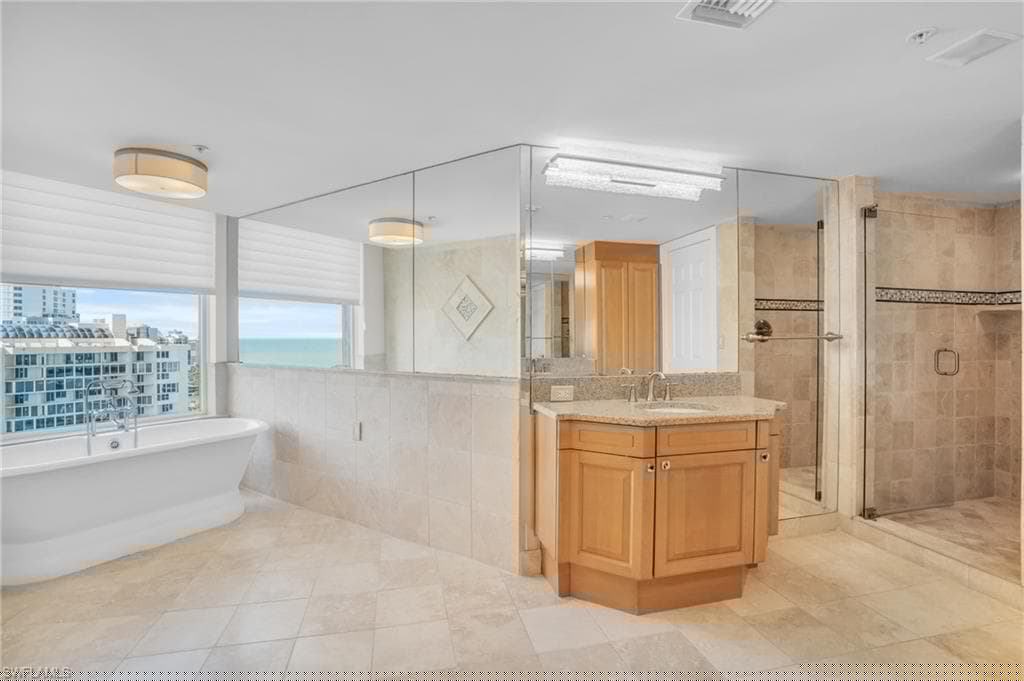 4021 Gulf Shore Blvd N 1904, Naples, FL 34103-13