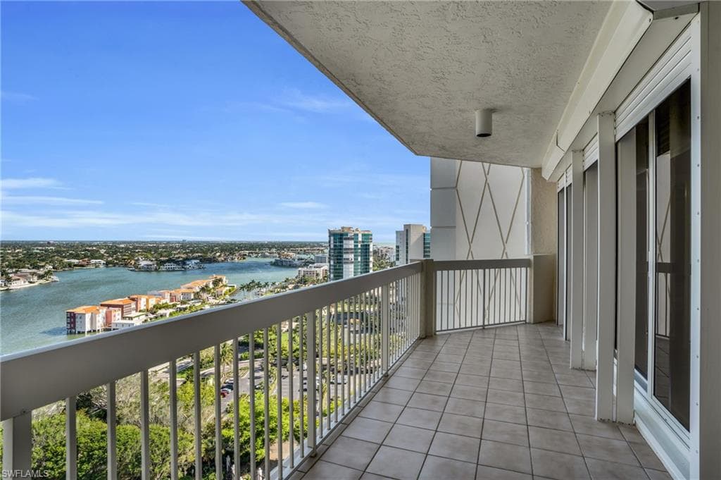 4021 Gulf Shore Blvd N 1904, Naples, FL 34103-26